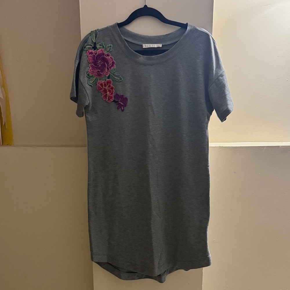 Potter's Pot Gray Tee with Floral Design
